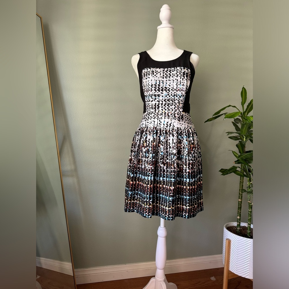 Guess Los Angeles Dress Large Black Straps Lined Multi Colored Dress. Size 2